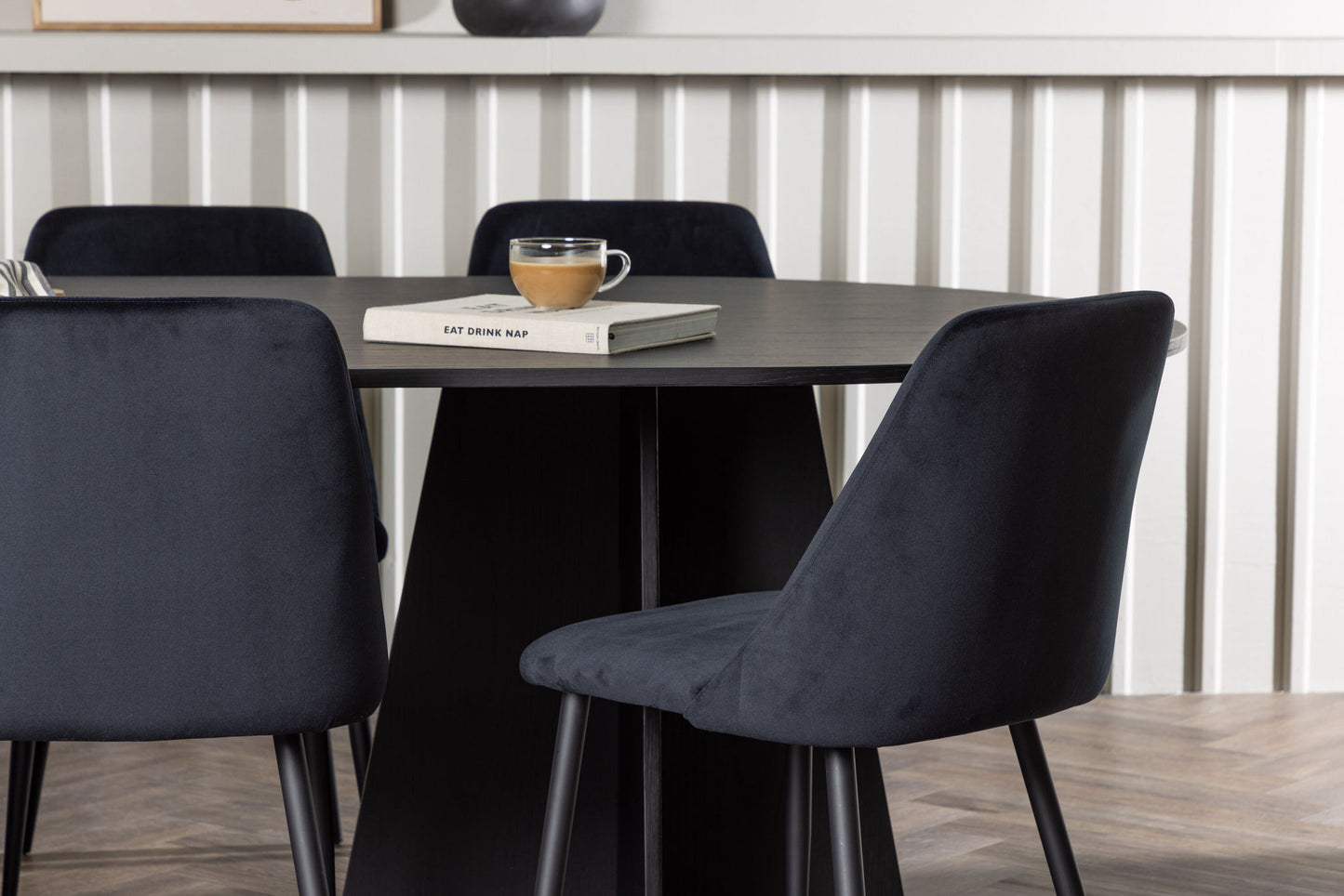 Spisebordssæt - Bootcut Oval Dining Table - Black / Black Fanéer +Night Dining Chair - Black / Black Velvet _6