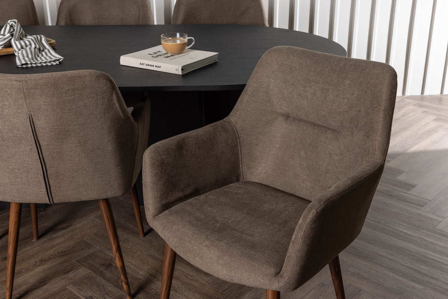 Spisebordssæt - Bootcut Oval Dining Table - Black / Black Fanéer +Tomorrow Dining Chair - Dark walnut / Dark grey/Brown Fabric _6
