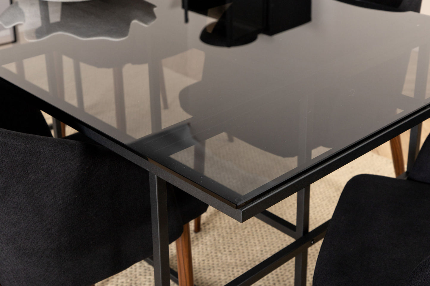 Leif - Spisebord, Sort røget glas+Arch Spisebordsstol , Valnød ben, Sort Stof