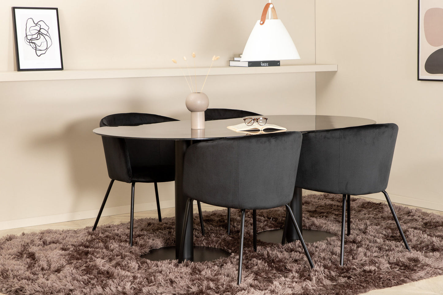 Pillan - Ovalt spisebord, Sort glas Marmor+Berit Stol, Sort velour