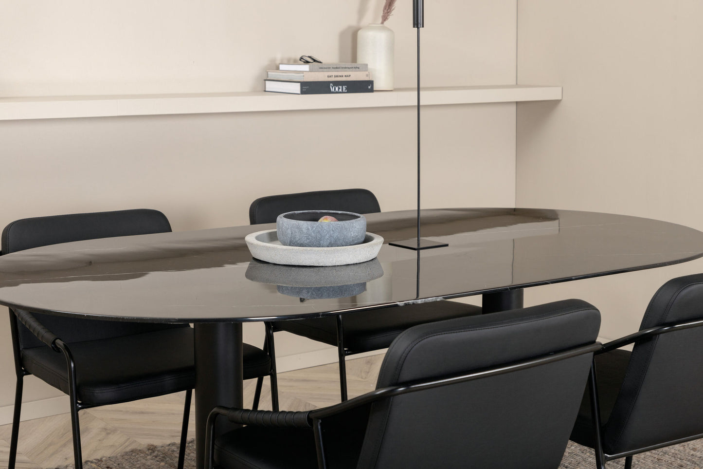 Pillan - Ovalt spisebord, Sort glas Marmor+ Tvist Stol - Sort PU