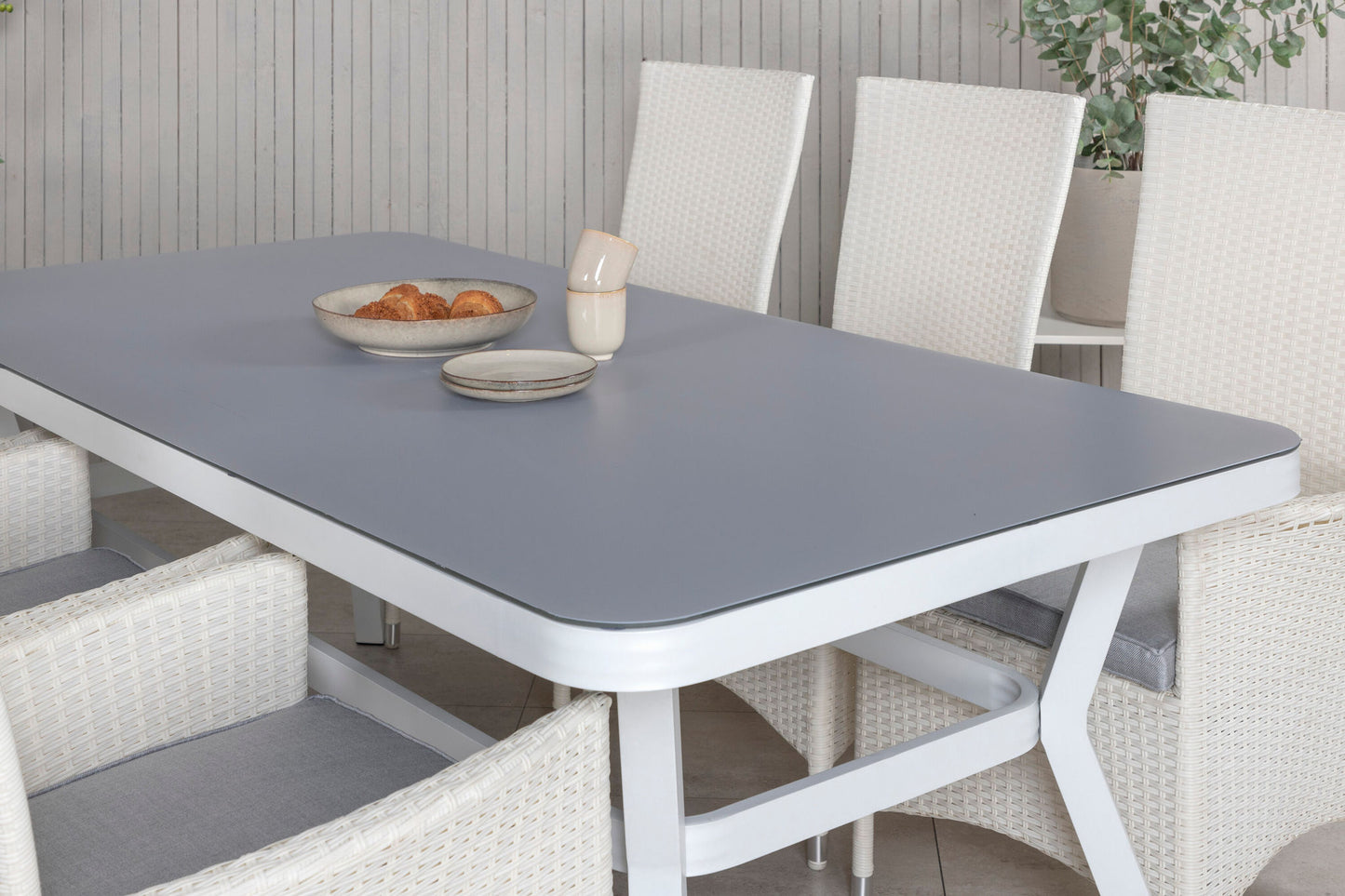 Virya - Spisebord, Hvid Alu / Grå glas - big table+ Padova Stol (Recliner) - Hvid/Grå