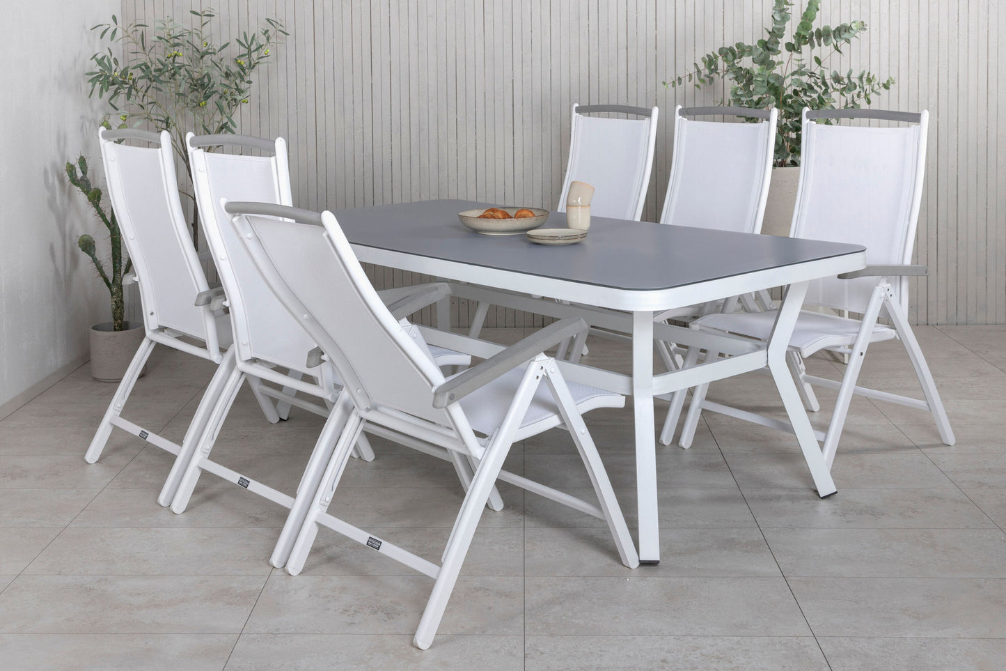 Virya - Spisebord, Hvid Alu / Grå glas - big table+Albany 5:pos Stol - Hvid Aluminium/hvid tekstil/aittræ