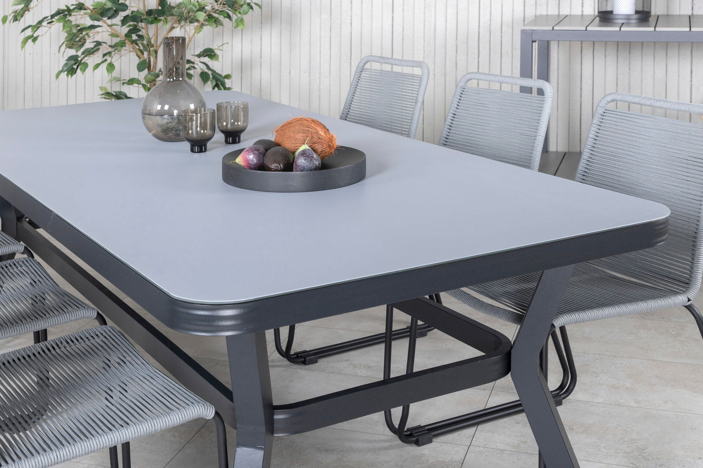Virya - Spisebord, Sort Alu / Grå glas - big table+Lidos Stol - Sort/Grå