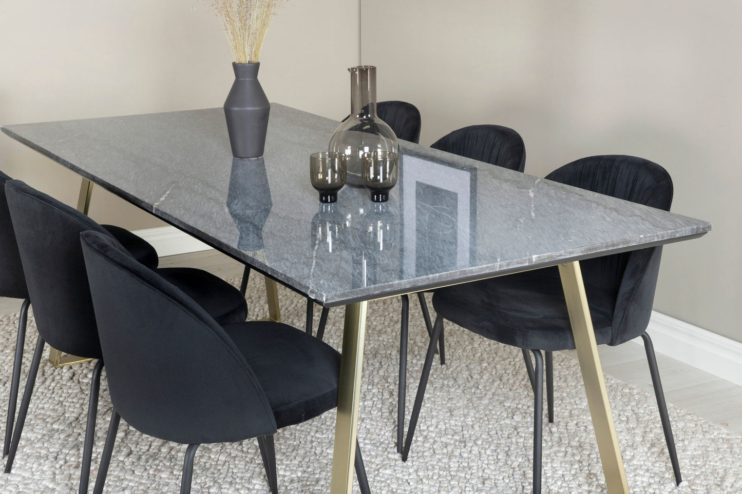 Estelle - Spisebord, 200*90*H76 - Grå / Messing+Wrikles Spisebordsstol - Sorte ben - Sort velour