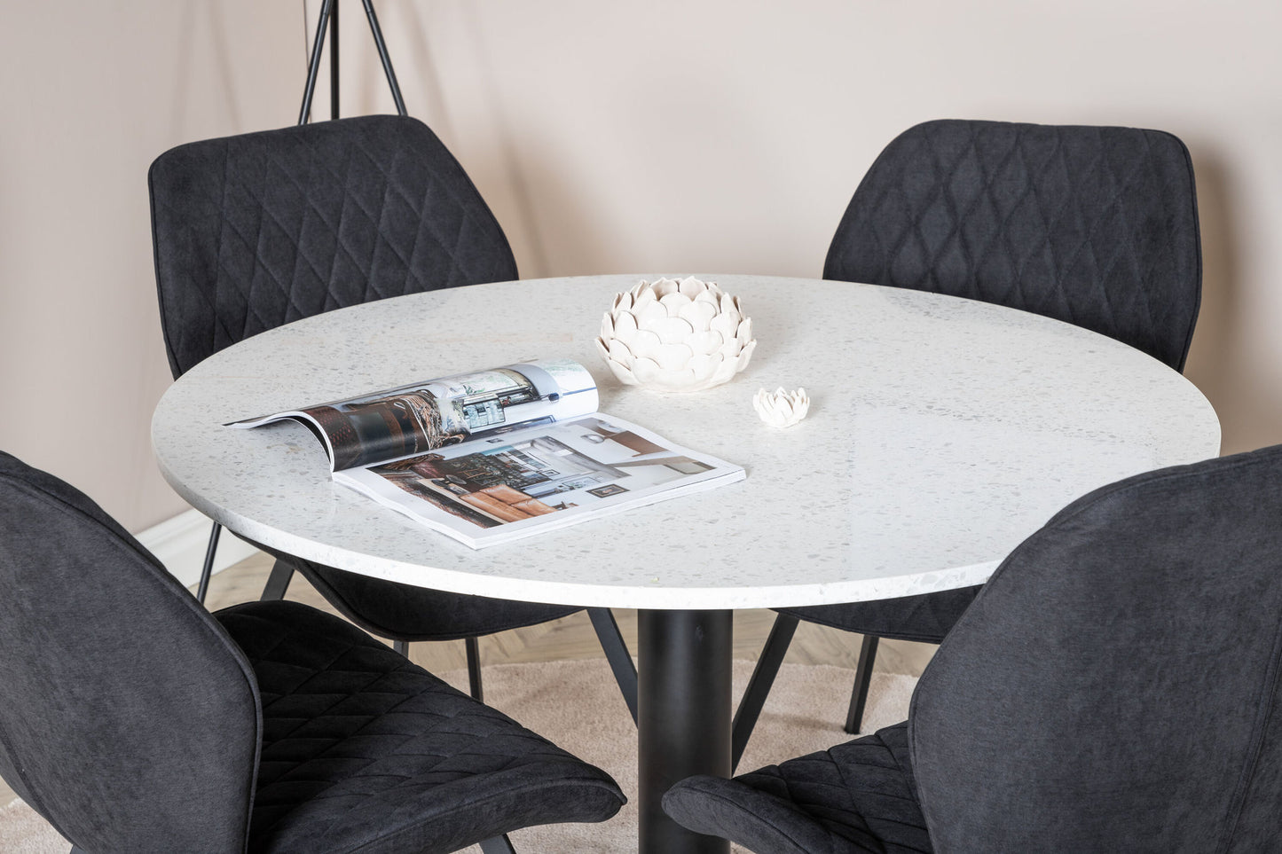 Razzia - Spisebord, ø106cm - Hvid / Sort+Gemma Spisebordsstol - Sorte ben