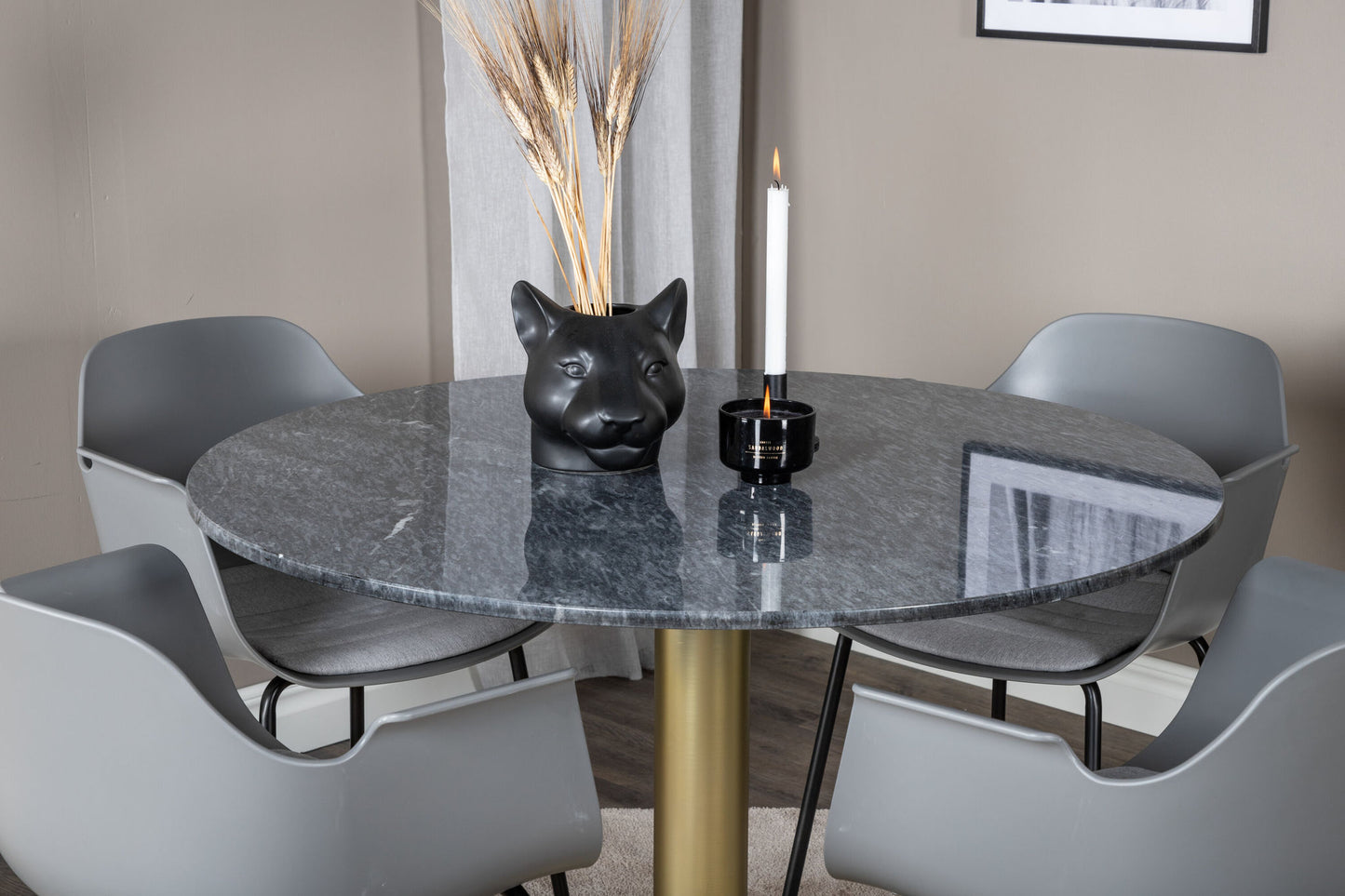 Estelle - Rundt spisebord, ø106 H75 - Sort / Messing+Comfort Plast Spisebordsstol - Sorte ben - Grå Plast