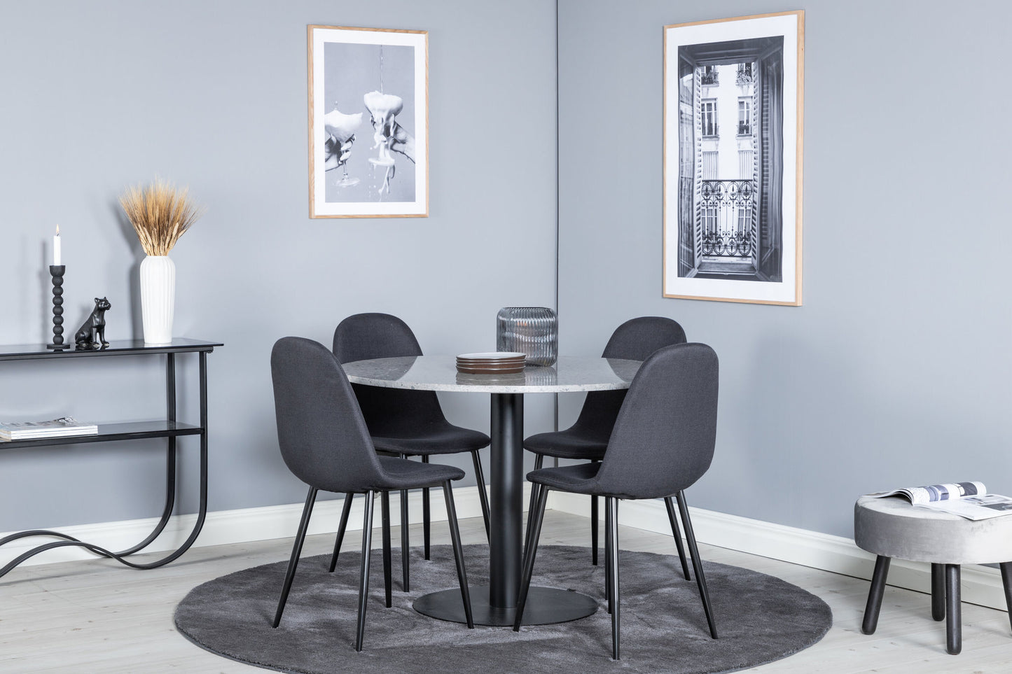 Razzia - Spisebord, ø106cm - Grå / Sort+ Polar Spisebordsstol - Sorte ben - Sort Stof
