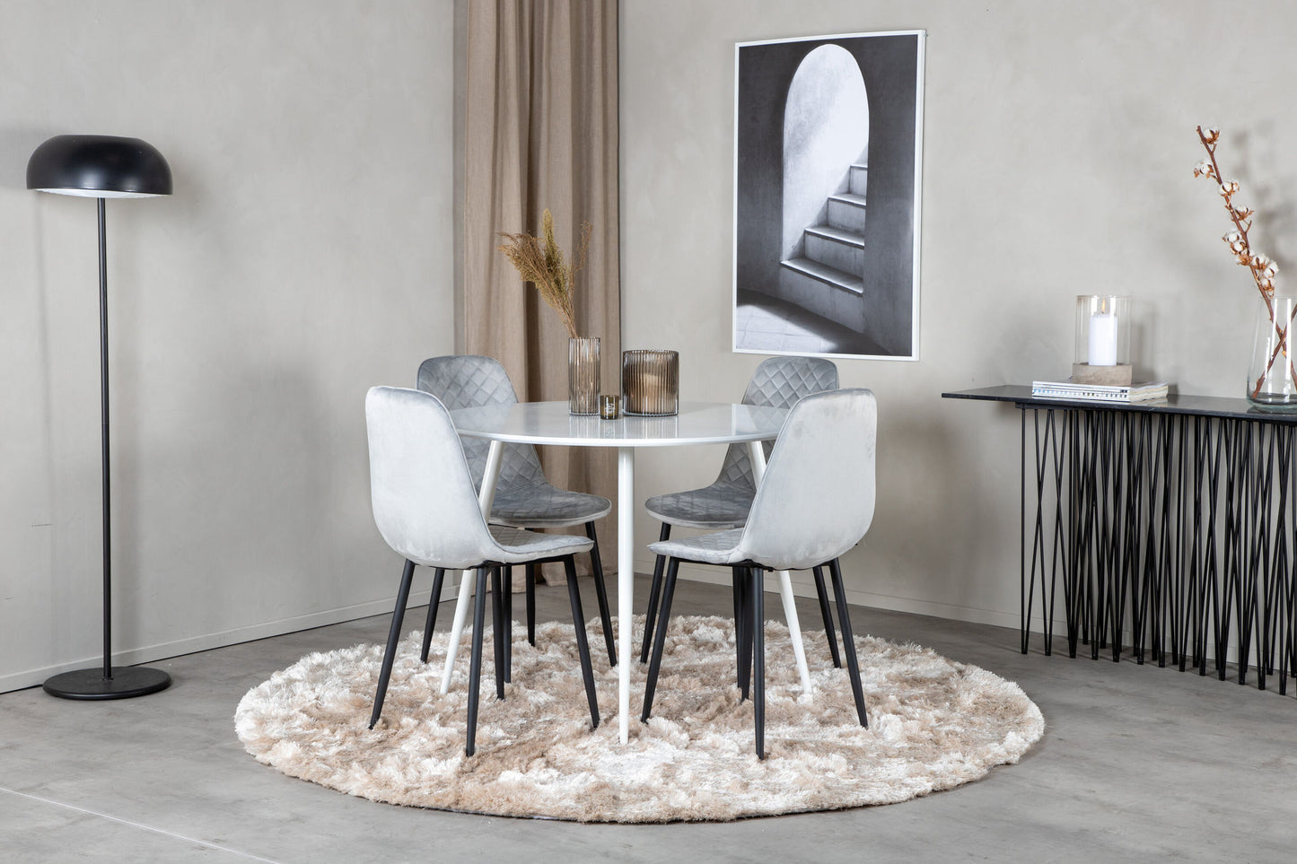 Plaza Rundt Bord 100 cm - Hvid top / Hvide ben+ Polar Diamond Spisebordsstol - Sorte ben - Grå velour