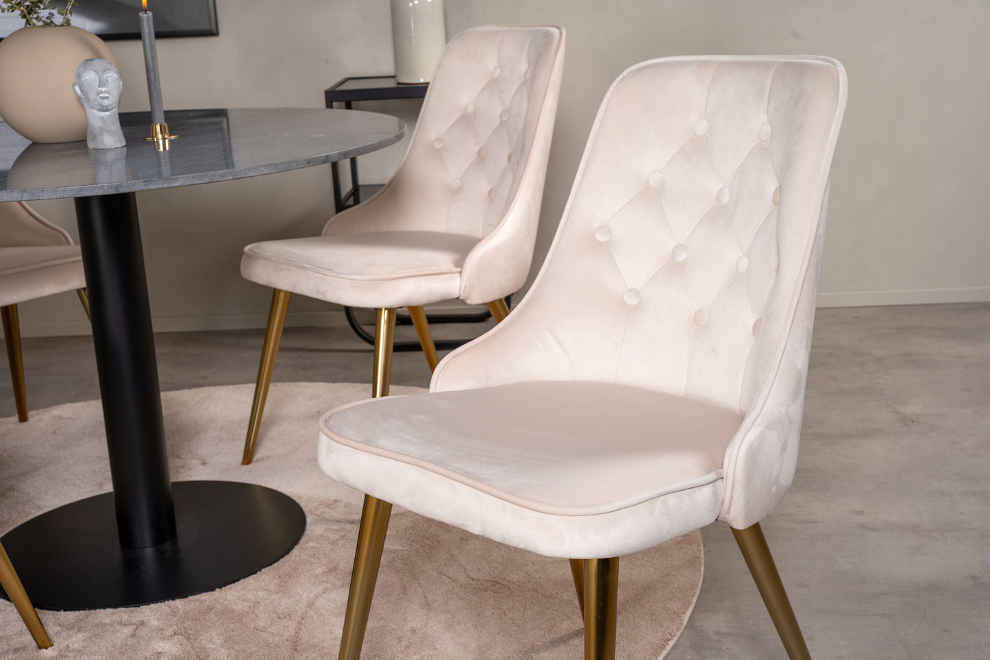Estelle rundt Spisebord - Sort marmor - ø106*H75+ velour Deluxe Spisebordsstol - Ben af børstet messig / Beige velour
