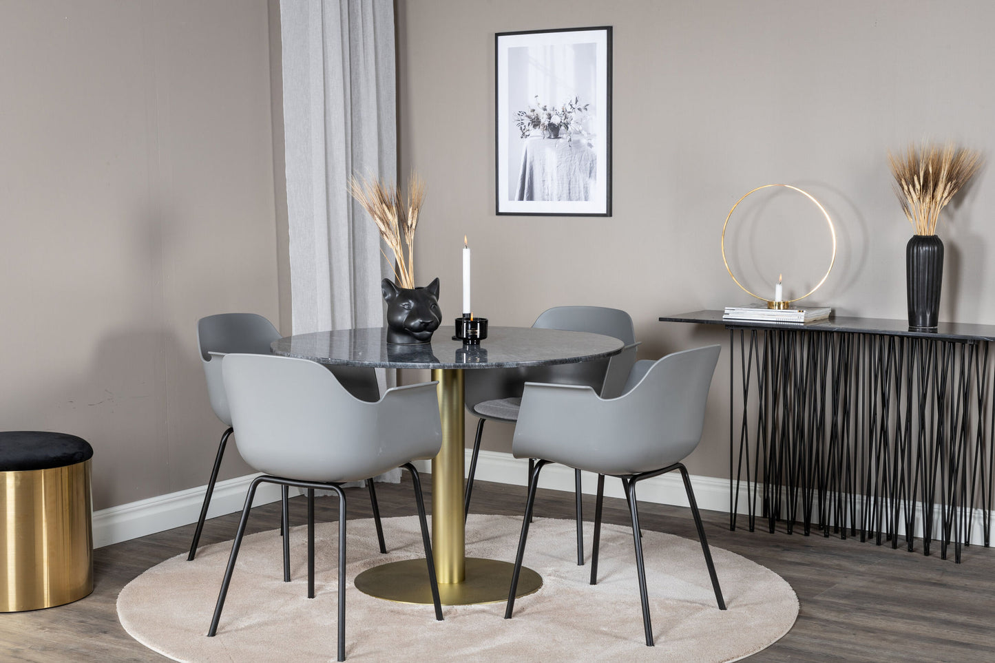 Estelle - Rundt spisebord, ø106 H75 - Sort / Messing+Comfort Plast Spisebordsstol - Sorte ben - Grå Plast