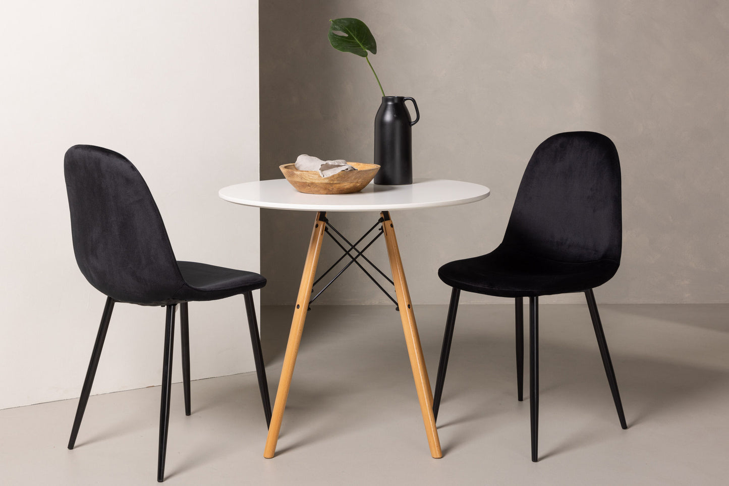 Danburi - Spisebord, Trælook / Trælook MDF + Polar Spisebordsstol - Sorte ben / Sort velour