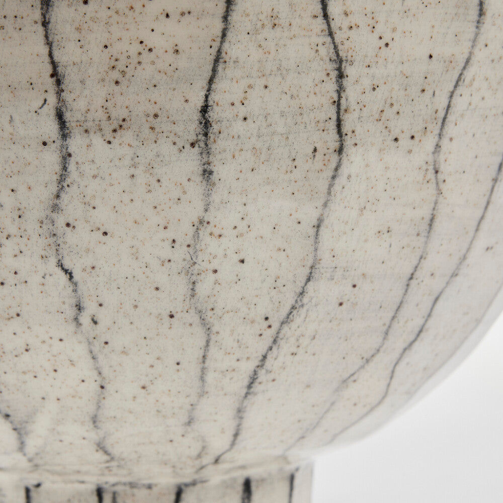Cassie skål i keramik 24x30,5 cm. hvid stribet