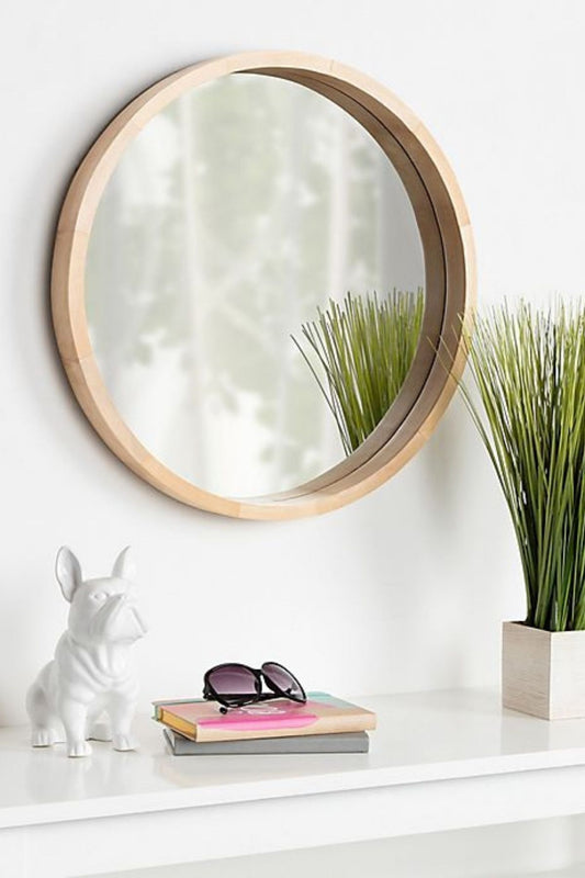 Dekorativt spejl med træramme