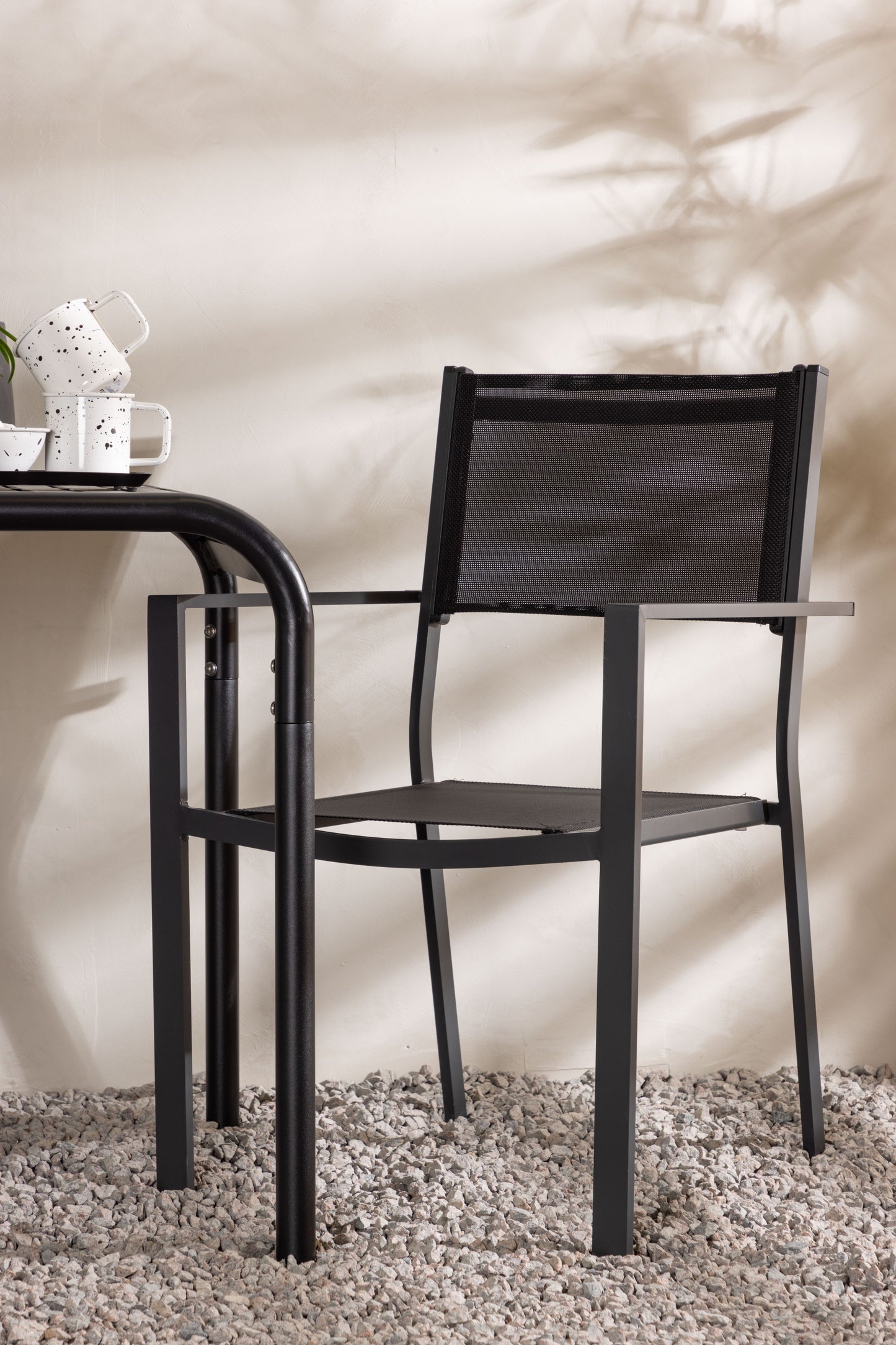 Borneo - Cafébord, Aluminium - Sort / Kvadrat 70*70* + Copacabana Stabelbar stol - Sort