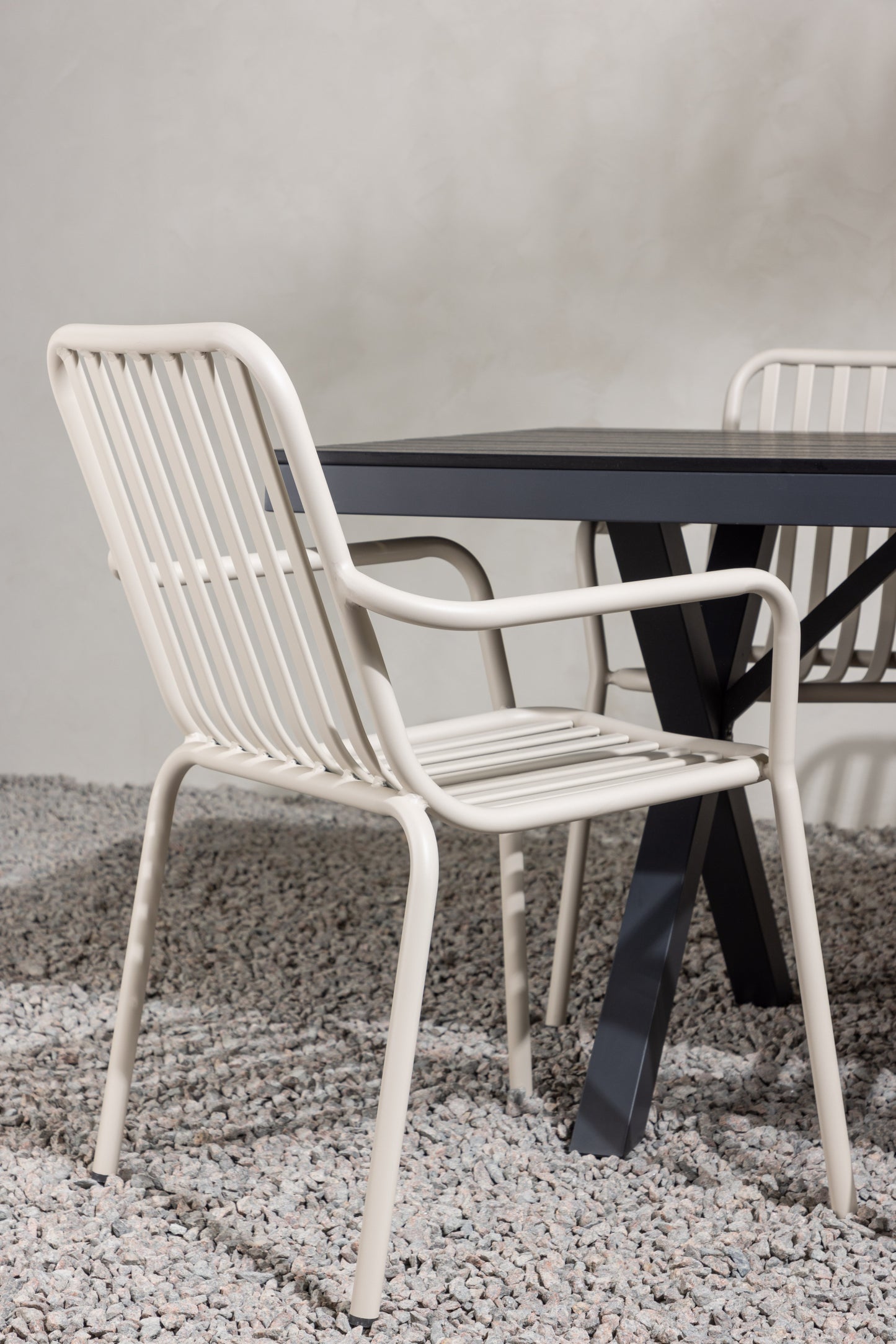 Garcia - Spisebord, Aluminium - Sort / Rektangulær 100*200* + Pekig stol Aluminium - Beige