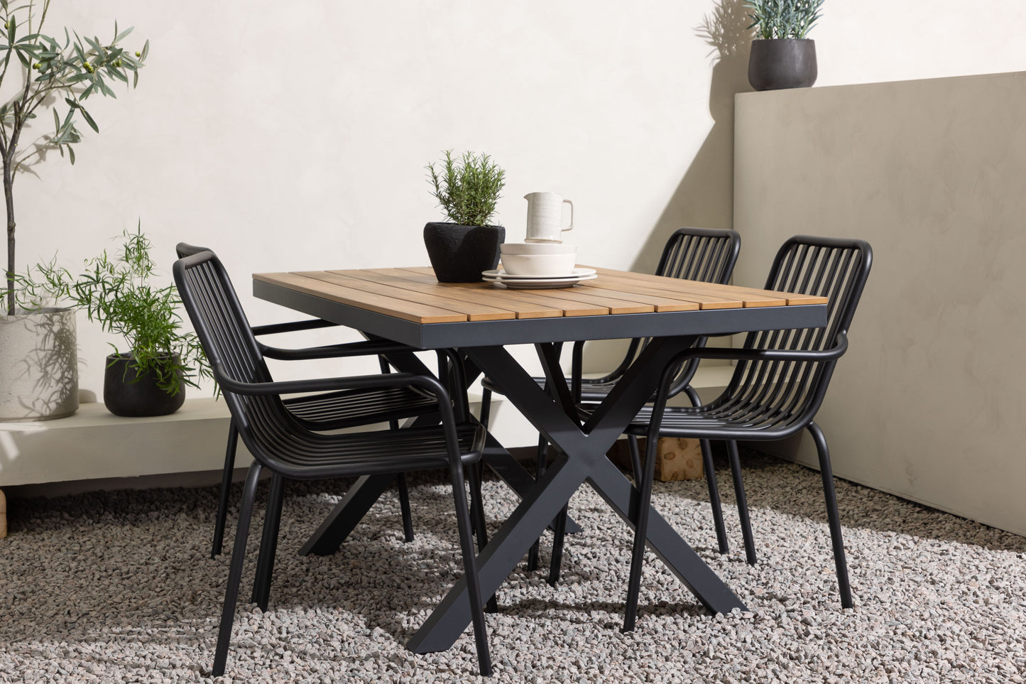 Garcia - Spisebord, Aluminium - Sort / Rektangulær 90*150* + Pekig stol Aluminium - Sort