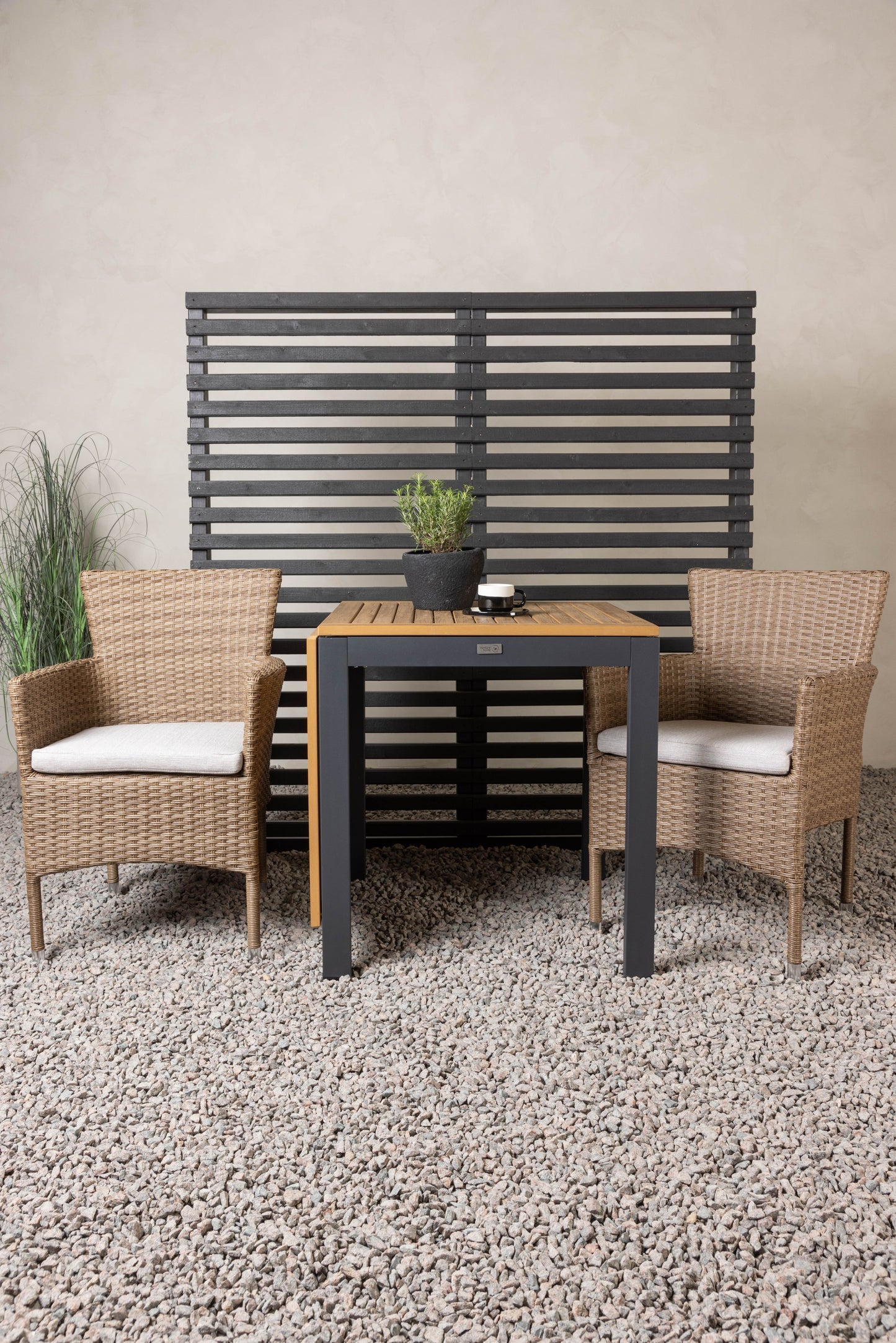Diego - Cafébord, Aluminium - Sort / Brun Nonwood - Rektangulær 70*70/130* + Malia stol Aluminium - Natur / flet
