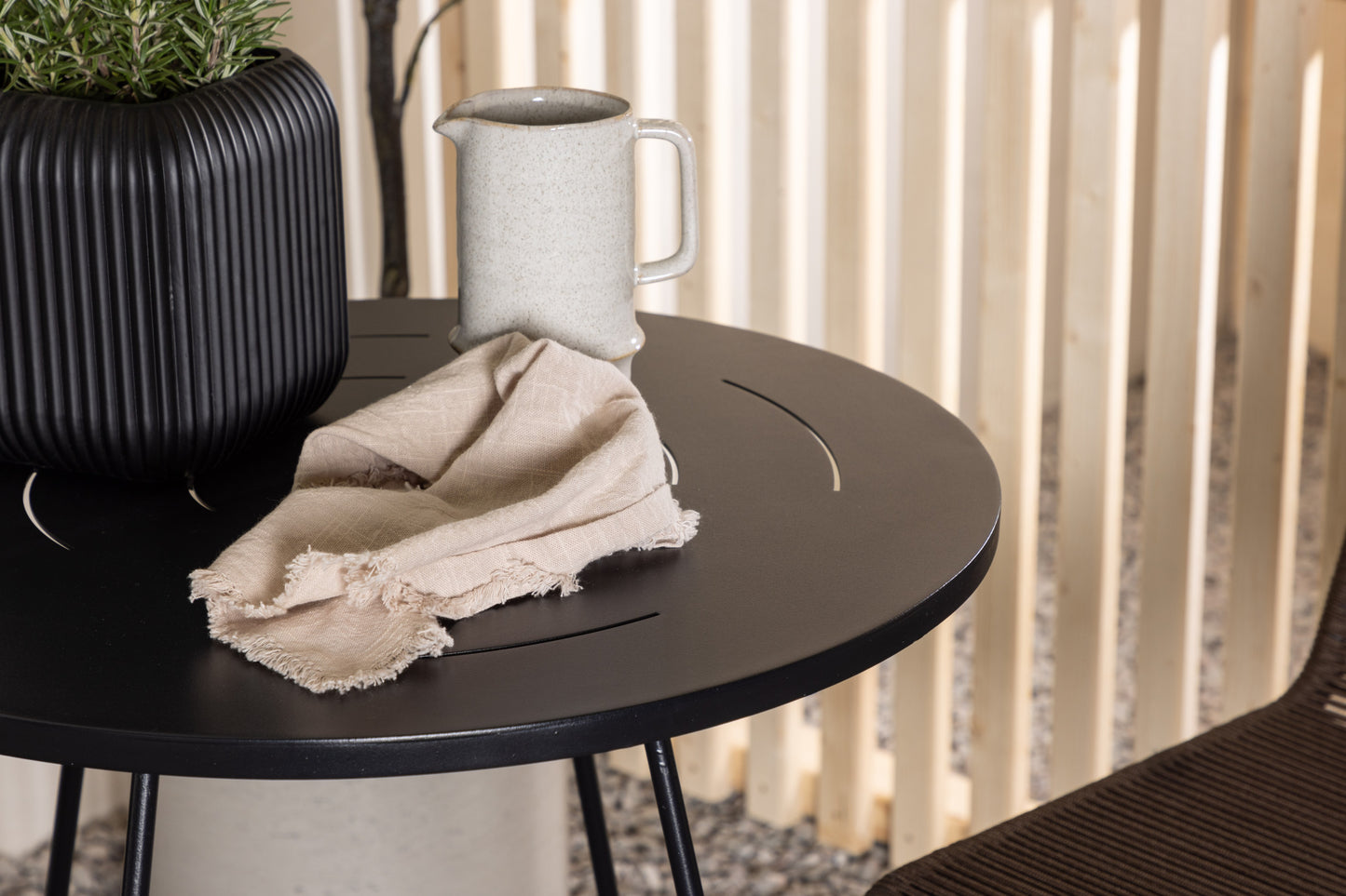 Bacong - Cafébord, Stål - Sort / Rundt ø60** +Lidos stol Aluminium - Sort